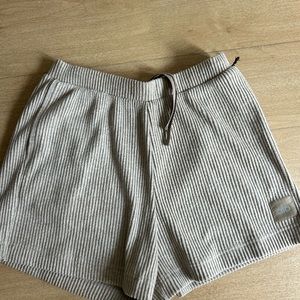 Alo yoga muse short
